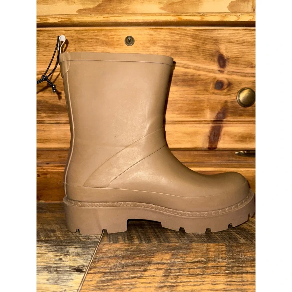 NWT Time and Tru Almond Short Buckle Rain Boots Beige Lug Sole Size 8
